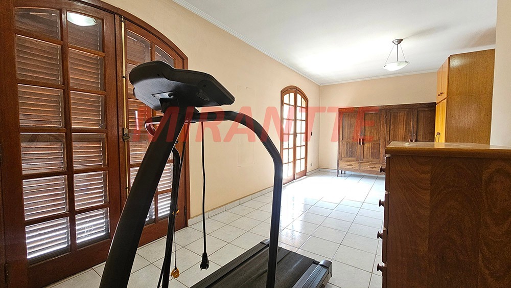 Sobrado de 250m² com 6 quartos em Vila Isolina Mazzei