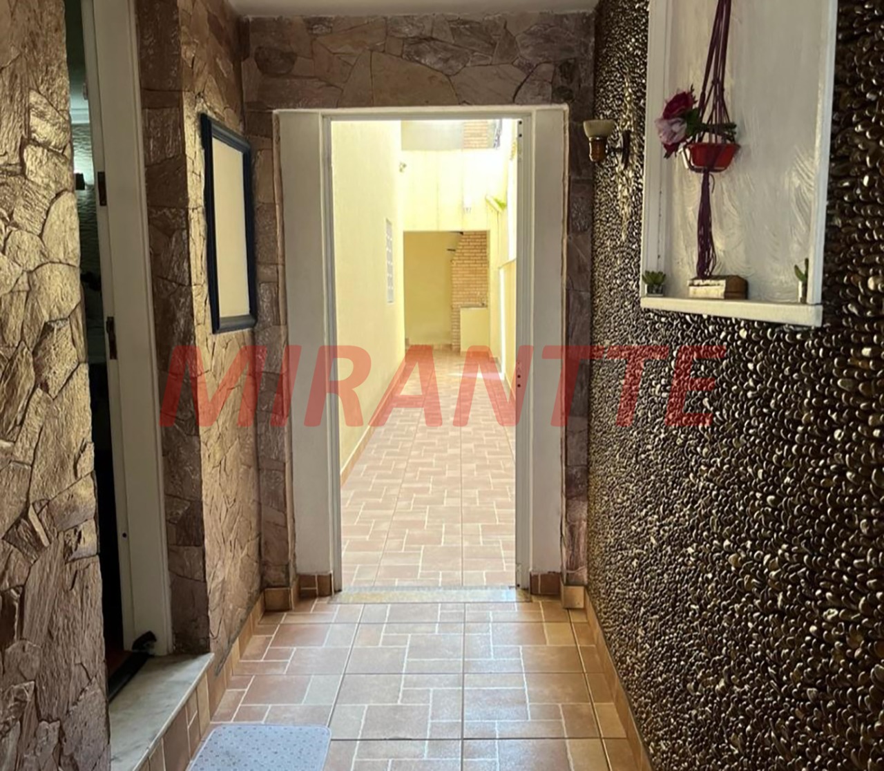Sobrado de 110m² com 3 quartos em Água Fria