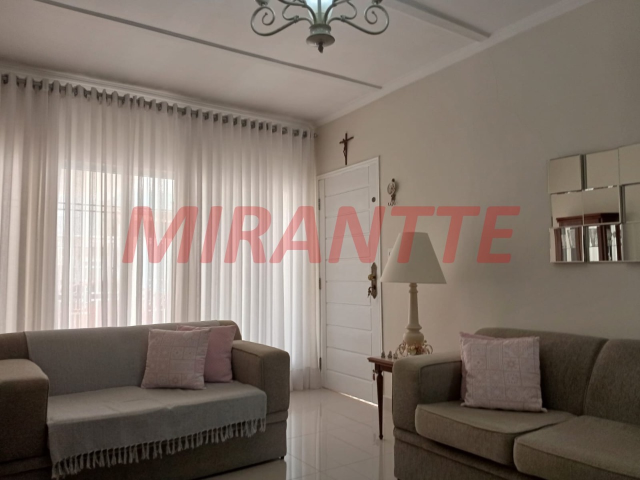 Sobrado de 105m² com 2 quartos em Água Fria