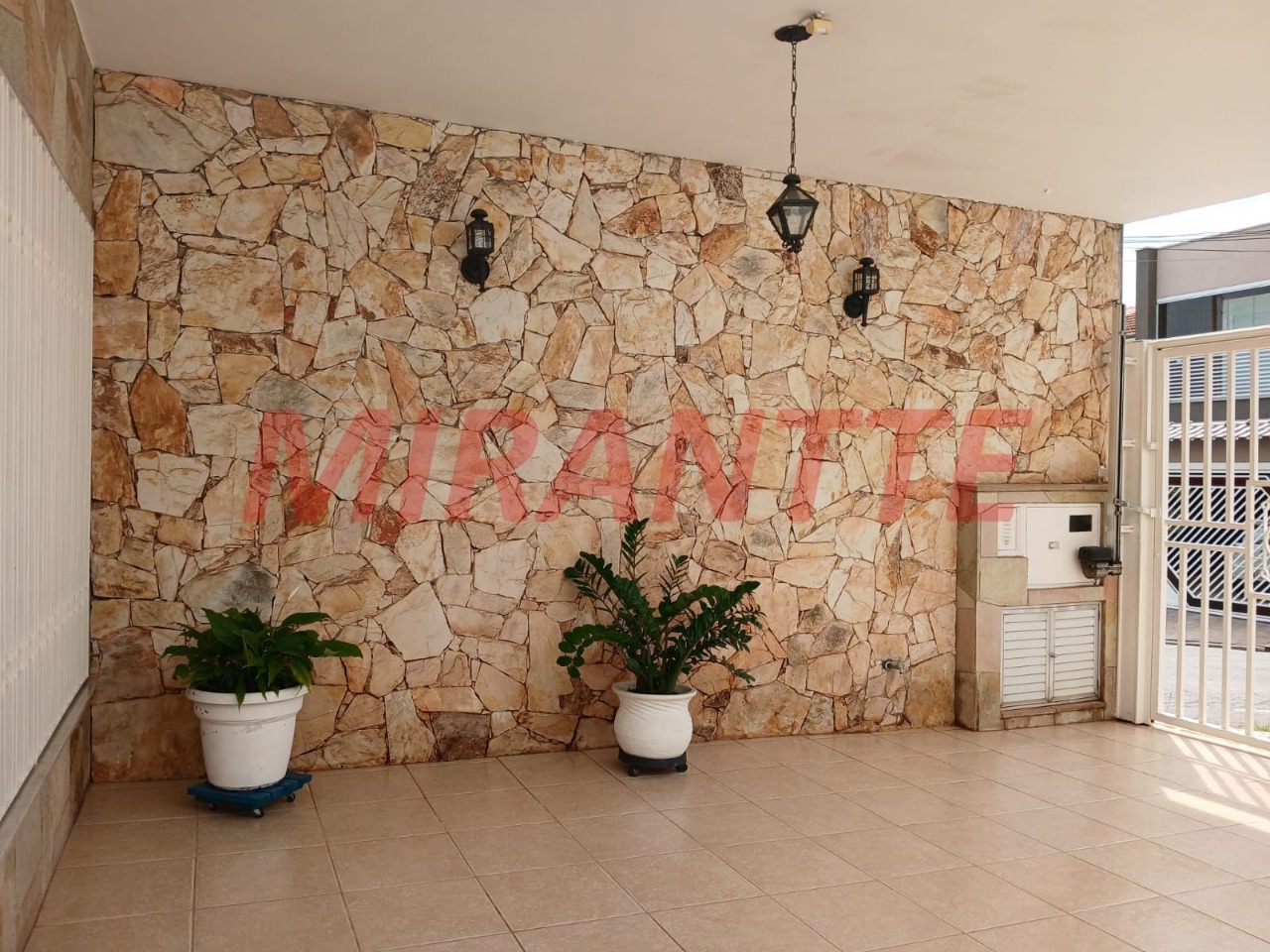 Sobrado de 105m² com 2 quartos em Água Fria