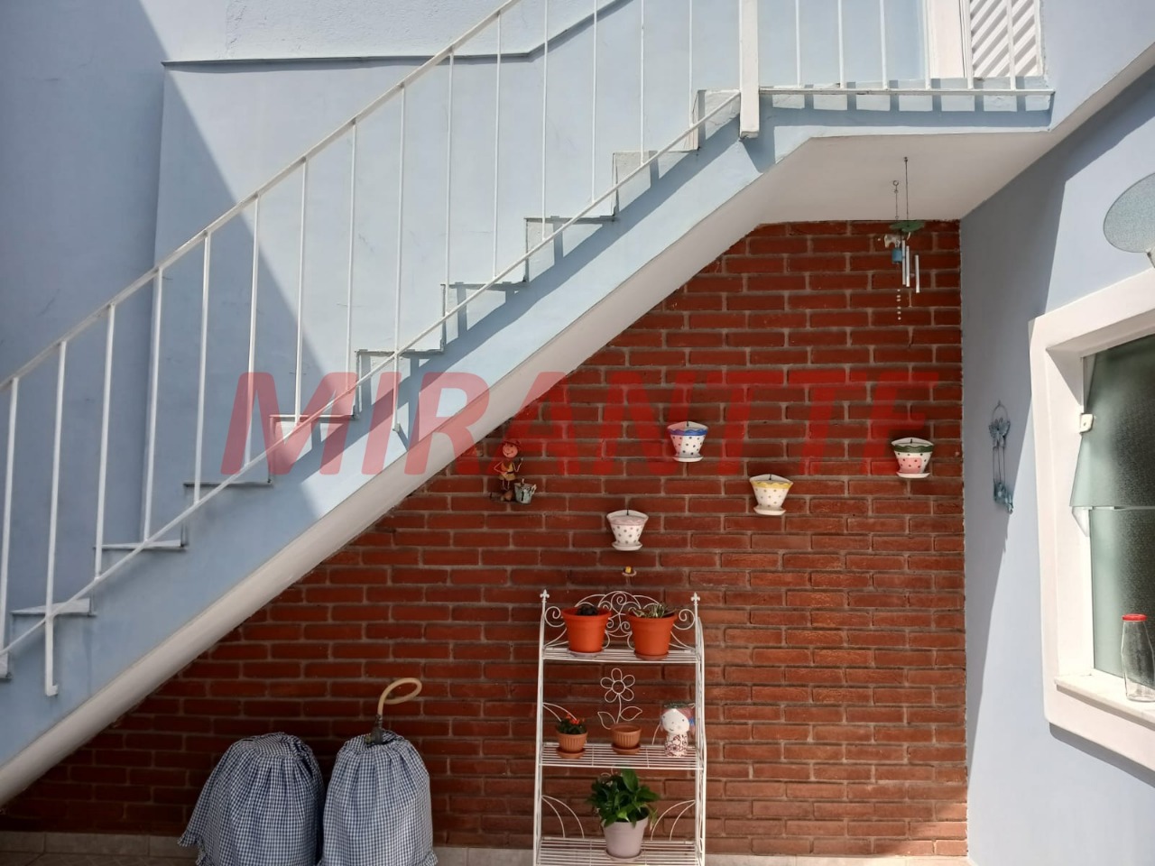 Sobrado de 105m² com 2 quartos em Água Fria