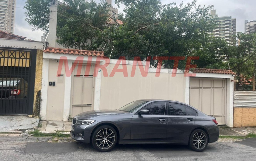 Cond. fechado de 173m² com 3 quartos em Água Fria
