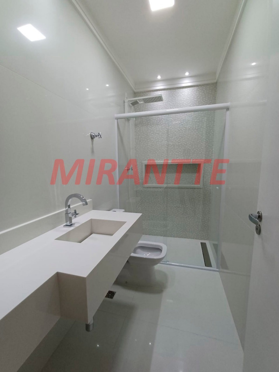 Sobrado de 205m² com 3 quartos em Santana