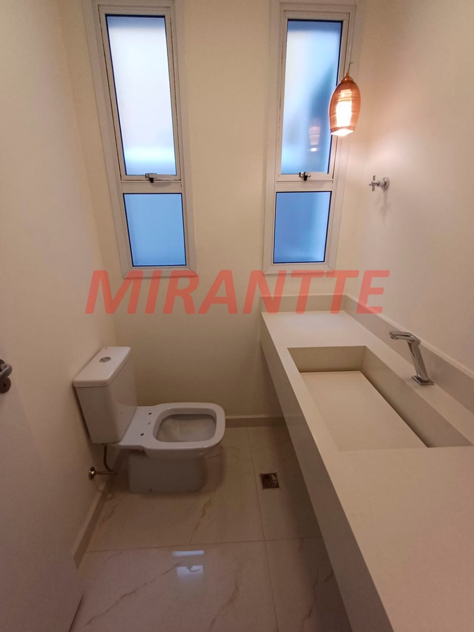 Sobrado de 205m² com 3 quartos em Santana