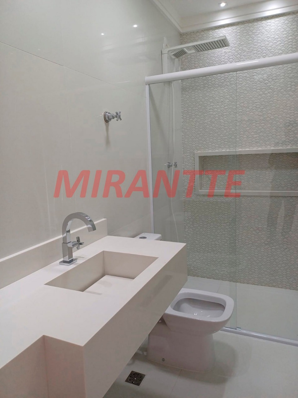 Sobrado de 205m² com 3 quartos em Santana