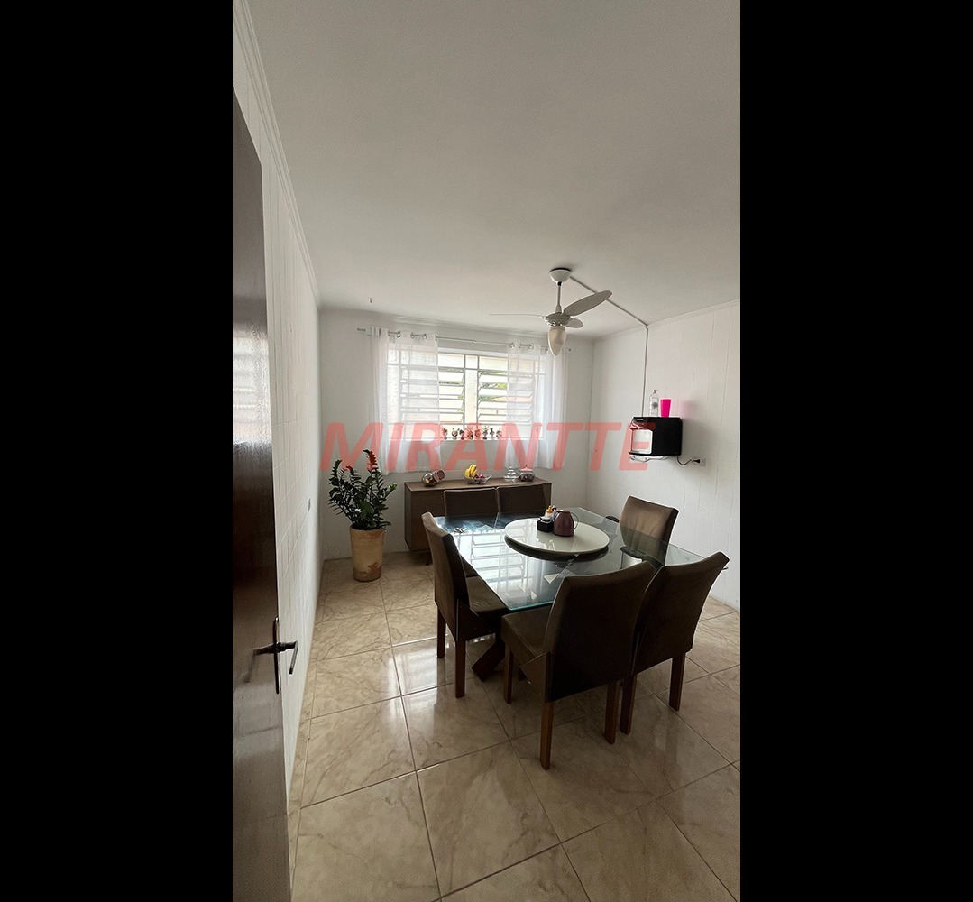 Sobrado de 140m² com 3 quartos em Água Fria
