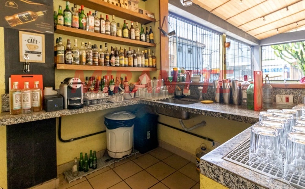 Comercial de 403m² em Limão