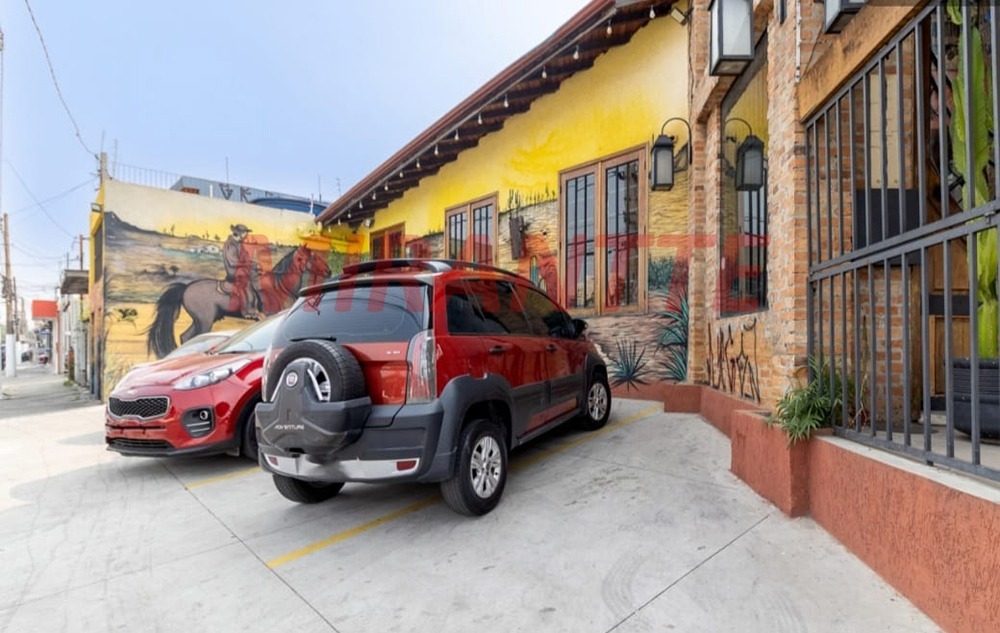 Comercial de 403m² em Limão