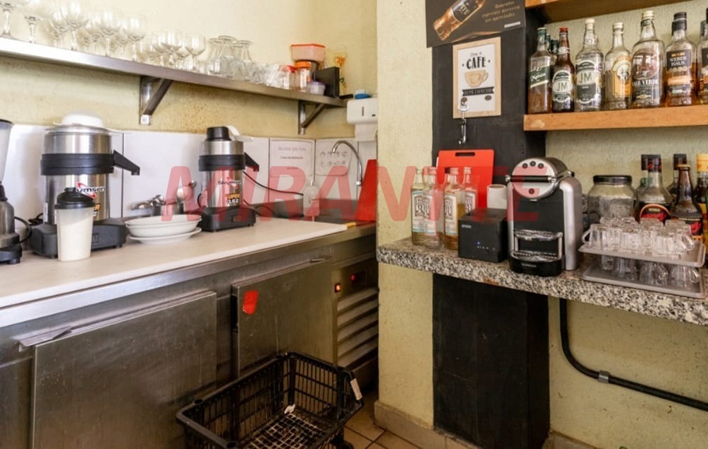 Comercial de 403m² em Limão