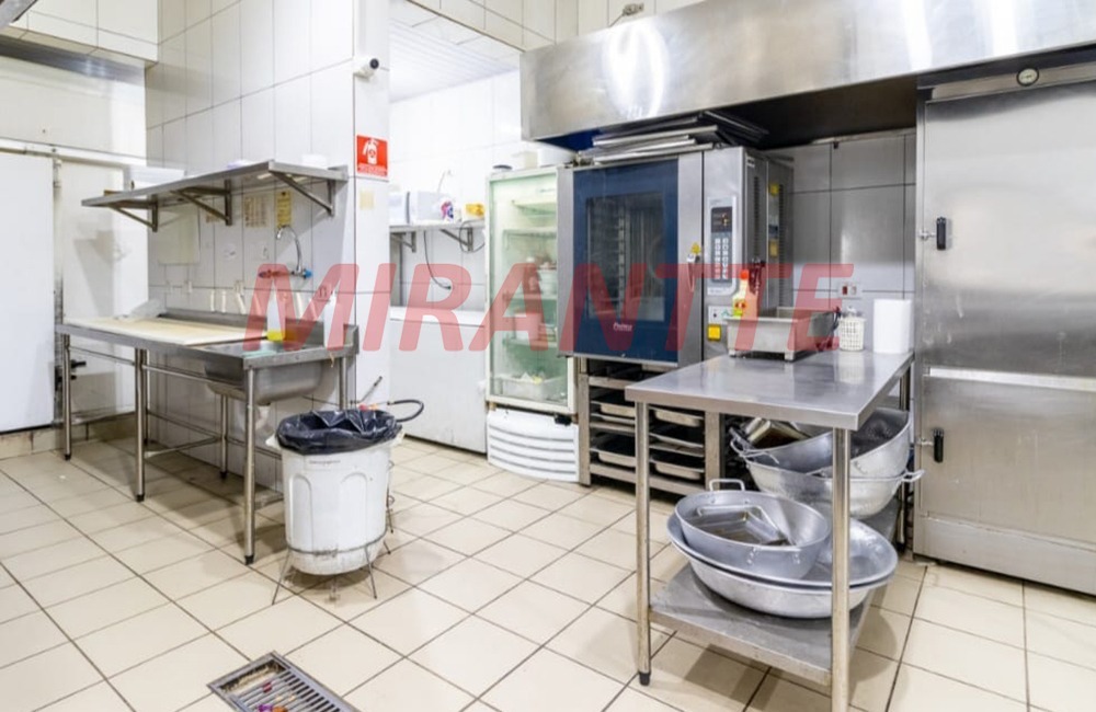 Comercial de 403m² em Limão