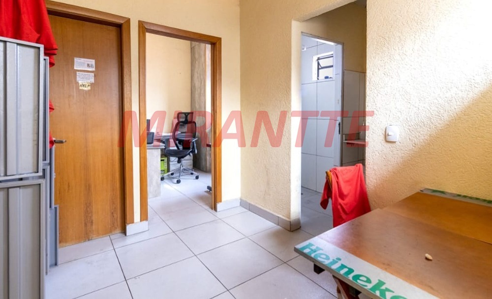 Comercial de 403m² em Limão