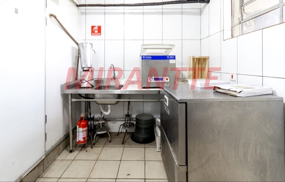 Comercial de 403m² em Limão