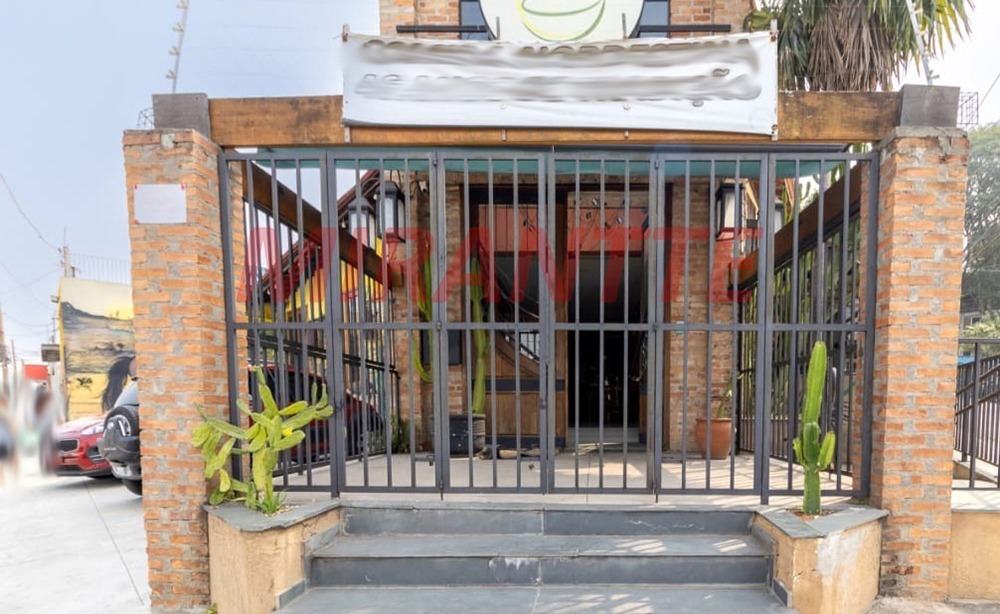 Comercial de 403m² em Limão