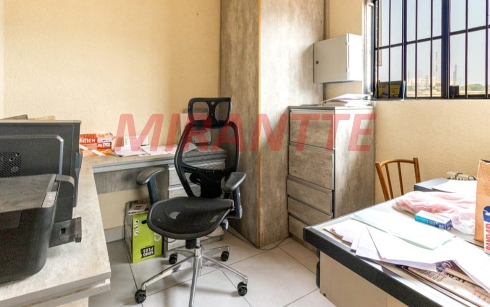 Comercial de 403m² em Limão
