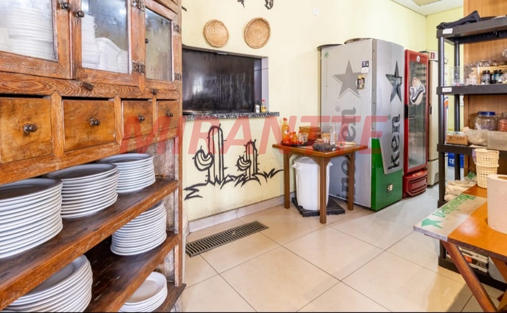 Comercial de 403m² em Limão