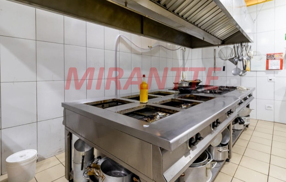 Comercial de 403m² em Limão