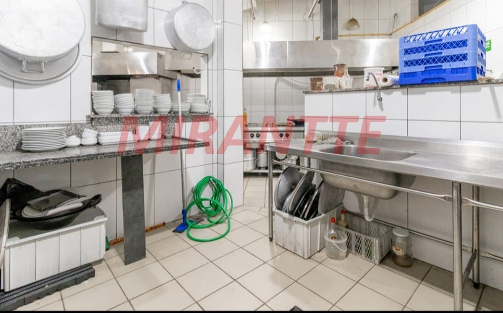Comercial de 403m² em Limão