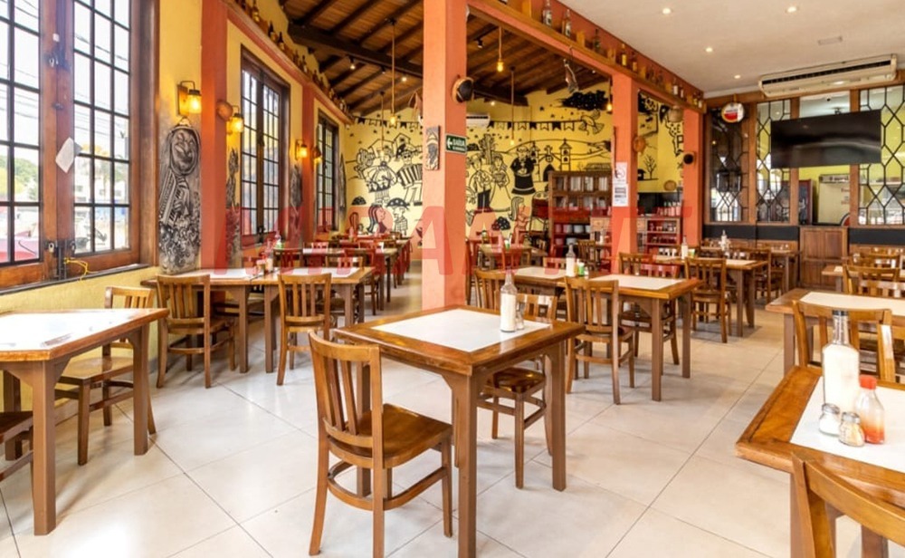 Comercial de 403m² em Limão