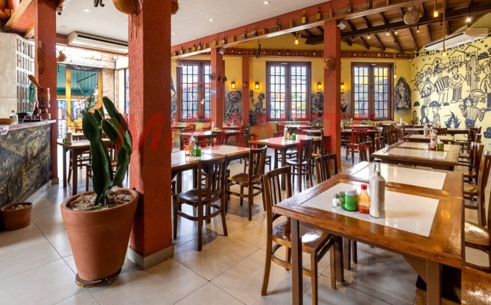 Comercial de 403m² em Limão