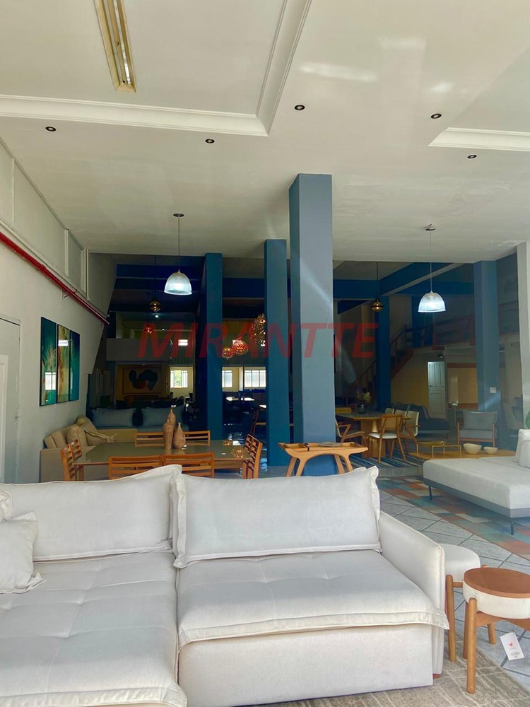 Comercial de 1800m² em Imirim