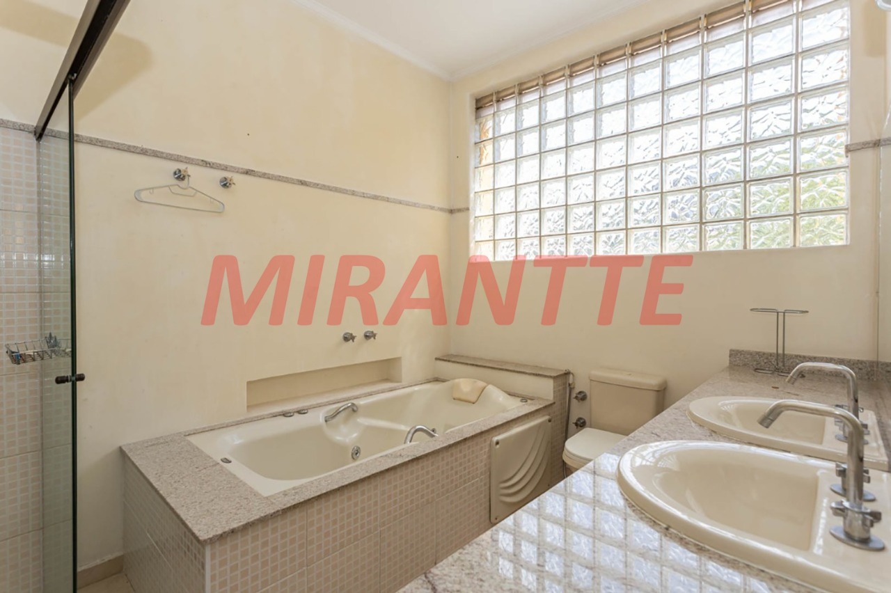 Sobrado de 237m² com 4 quartos em Cidade Monções