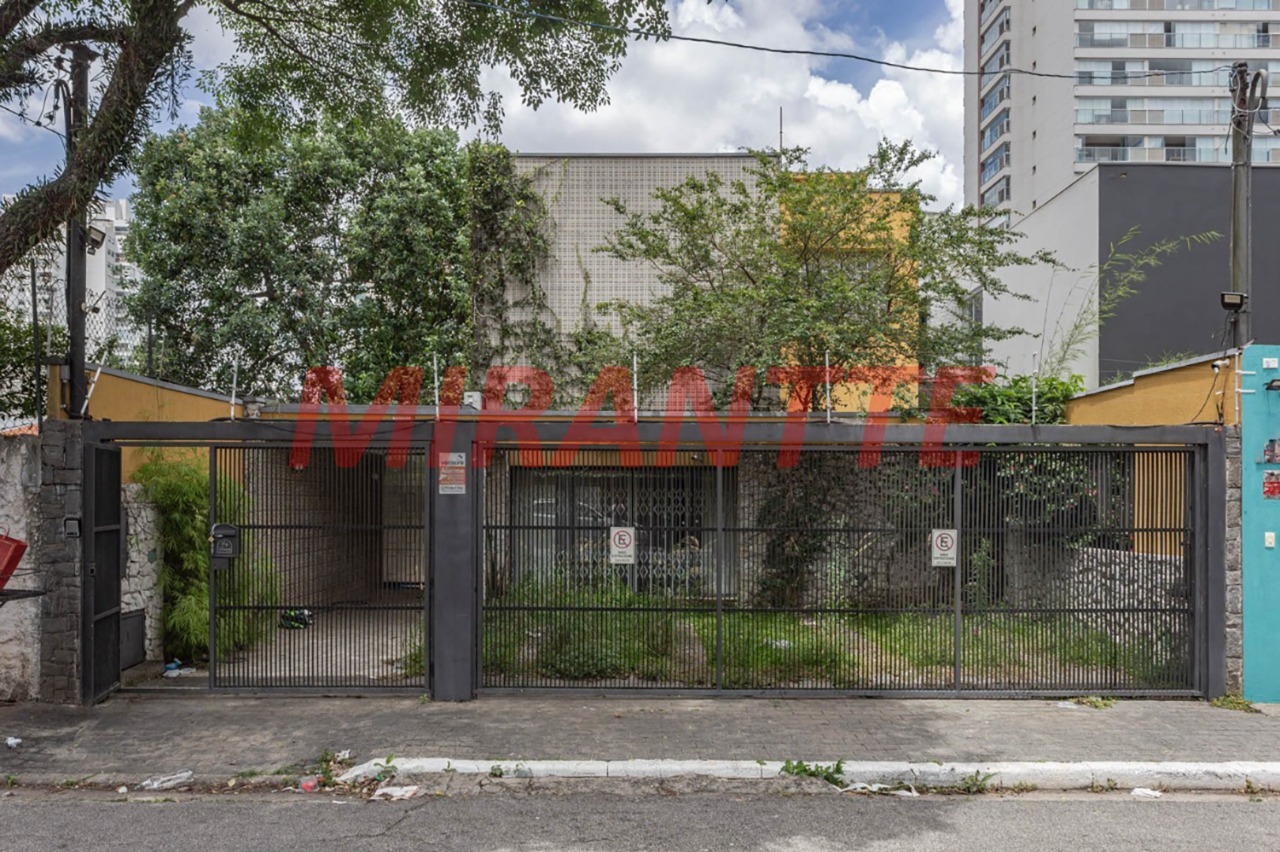 Sobrado de 237m² com 4 quartos em Cidade Monções