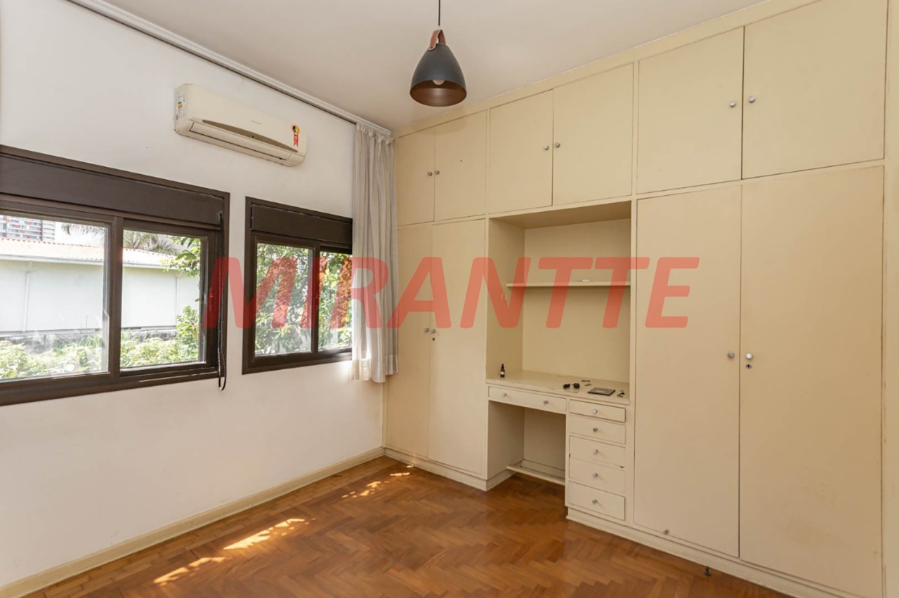 Sobrado de 237m² com 4 quartos em Cidade Monções