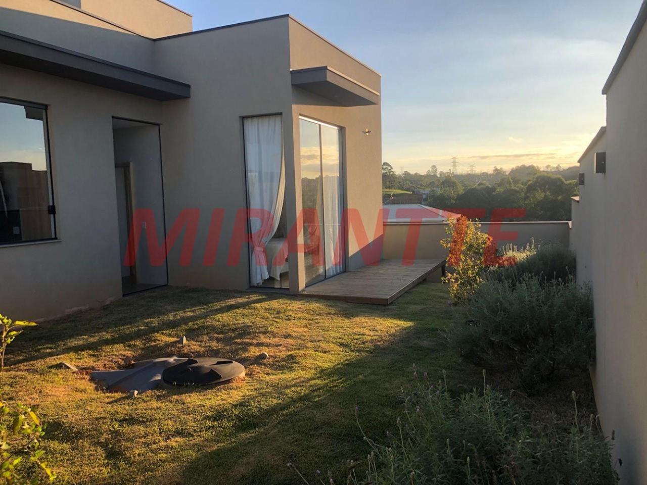 Cond. fechado de 304m² com 3 quartos em Alto de São Alto de São FranciscoFrancisco