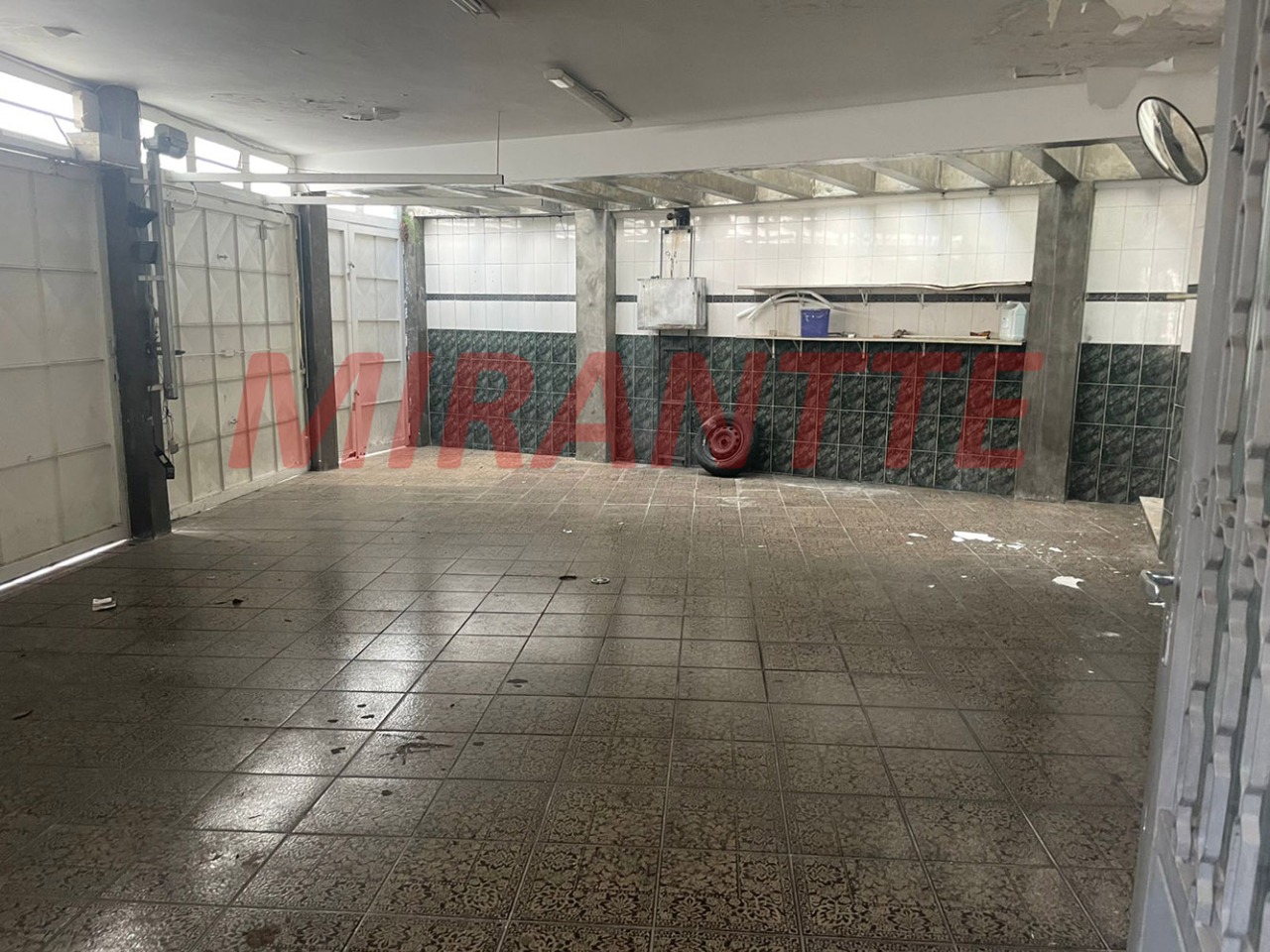 Sobrado de 281m² com 4 quartos em Água Fria