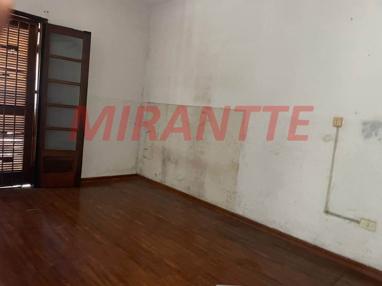 Sobrado de 281m² com 4 quartos em Água Fria
