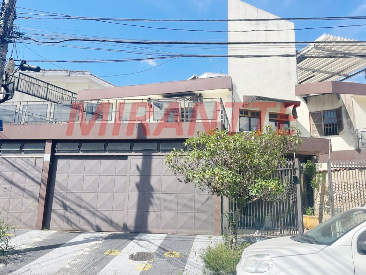 Sobrado de 281m² com 4 quartos em Água Fria