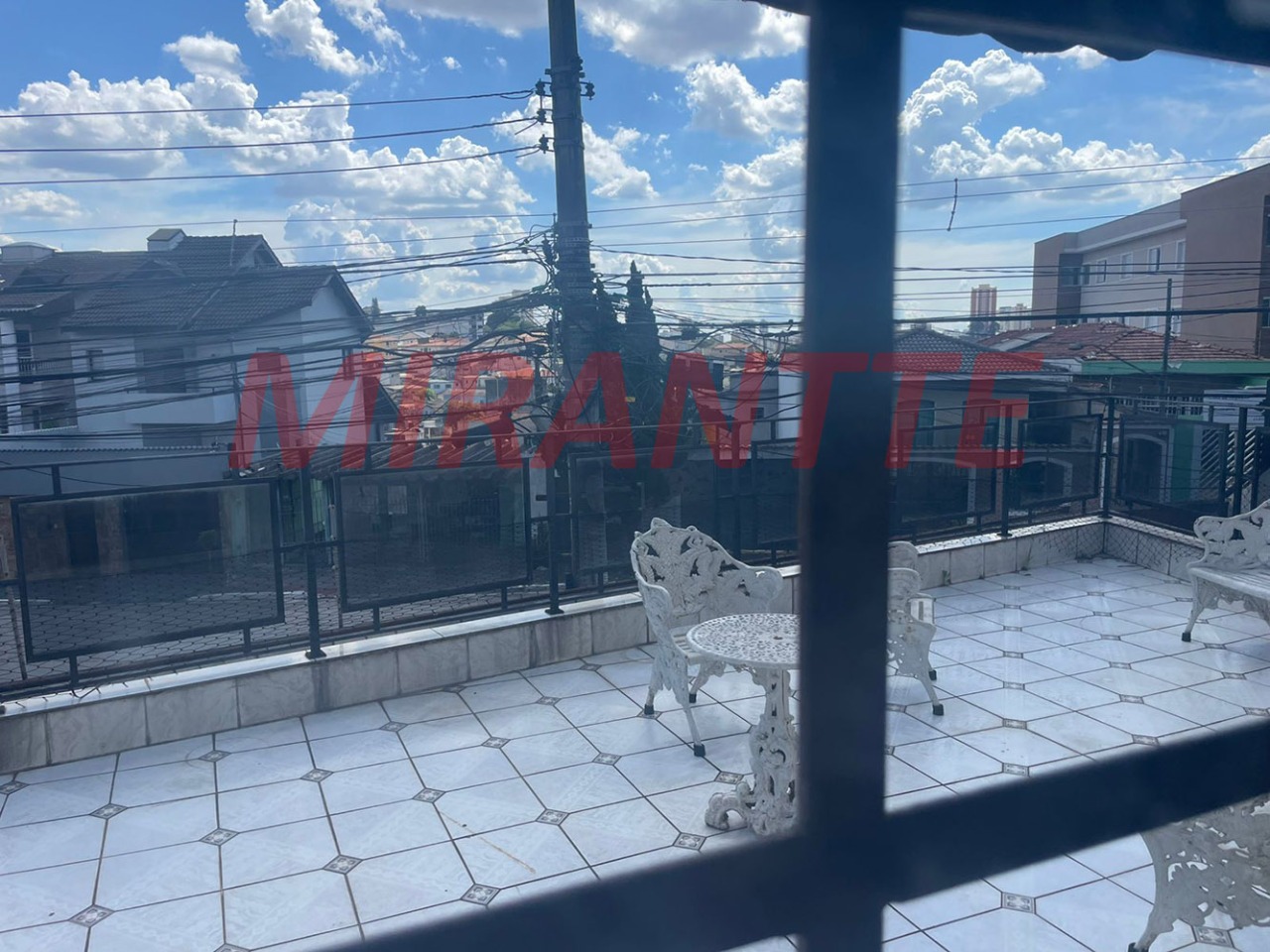 Sobrado de 281m² com 4 quartos em Água Fria