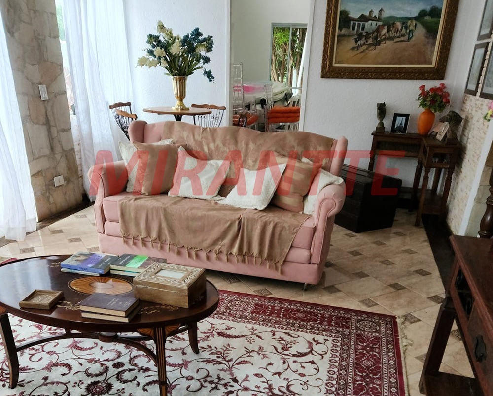 Cond. fechado de 500m² com 4 quartos em Caraguata