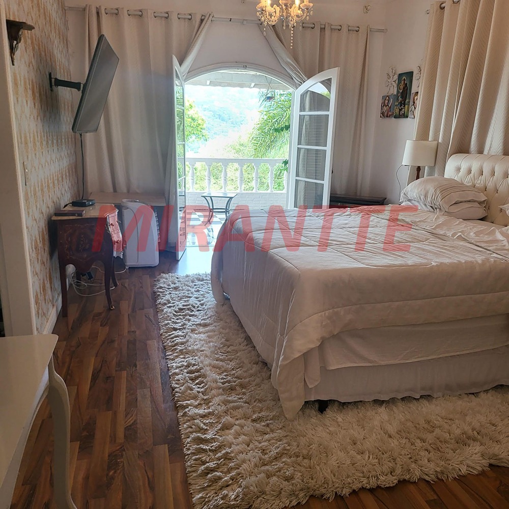 Cond. fechado de 500m² com 4 quartos em Caraguata