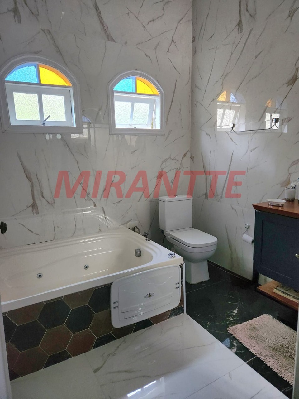 Cond. fechado de 500m² com 4 quartos em Caraguata