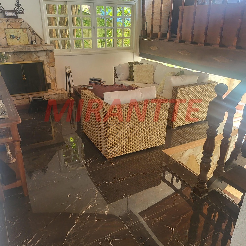 Cond. fechado de 500m² com 4 quartos em Caraguata