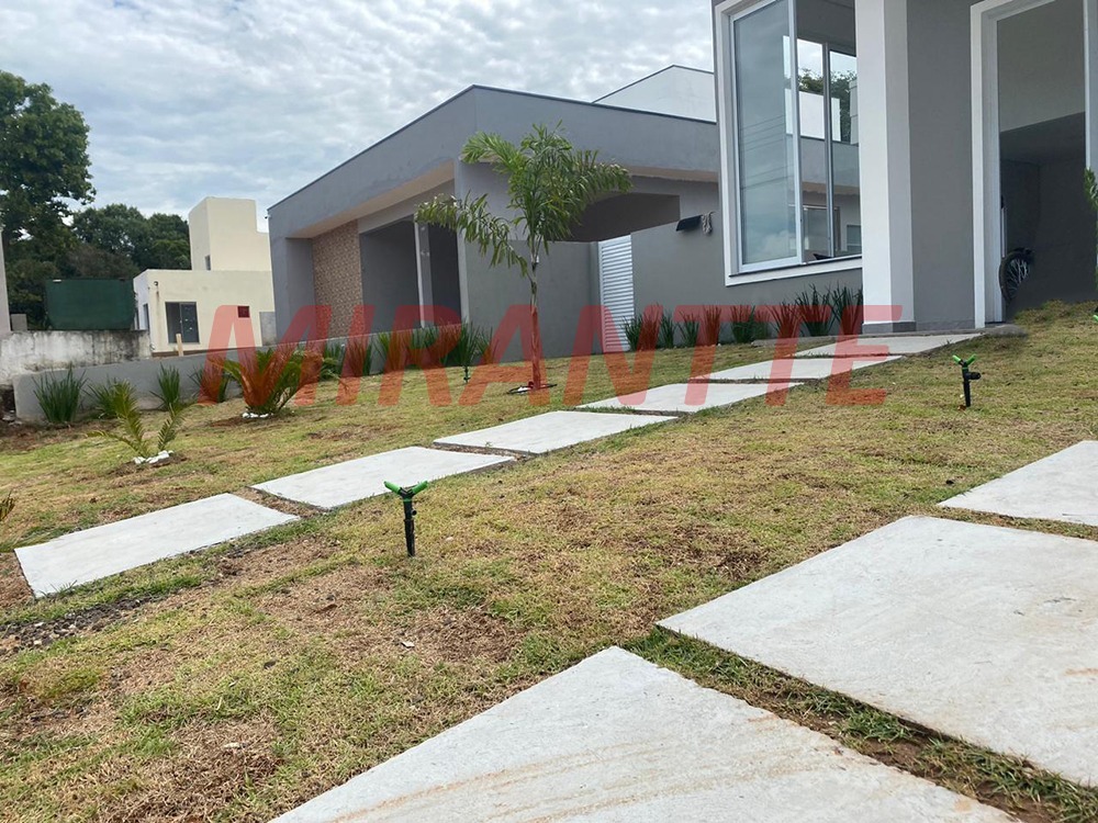 Cond. fechado de 185m² com 2 quartos em Ninho Verde