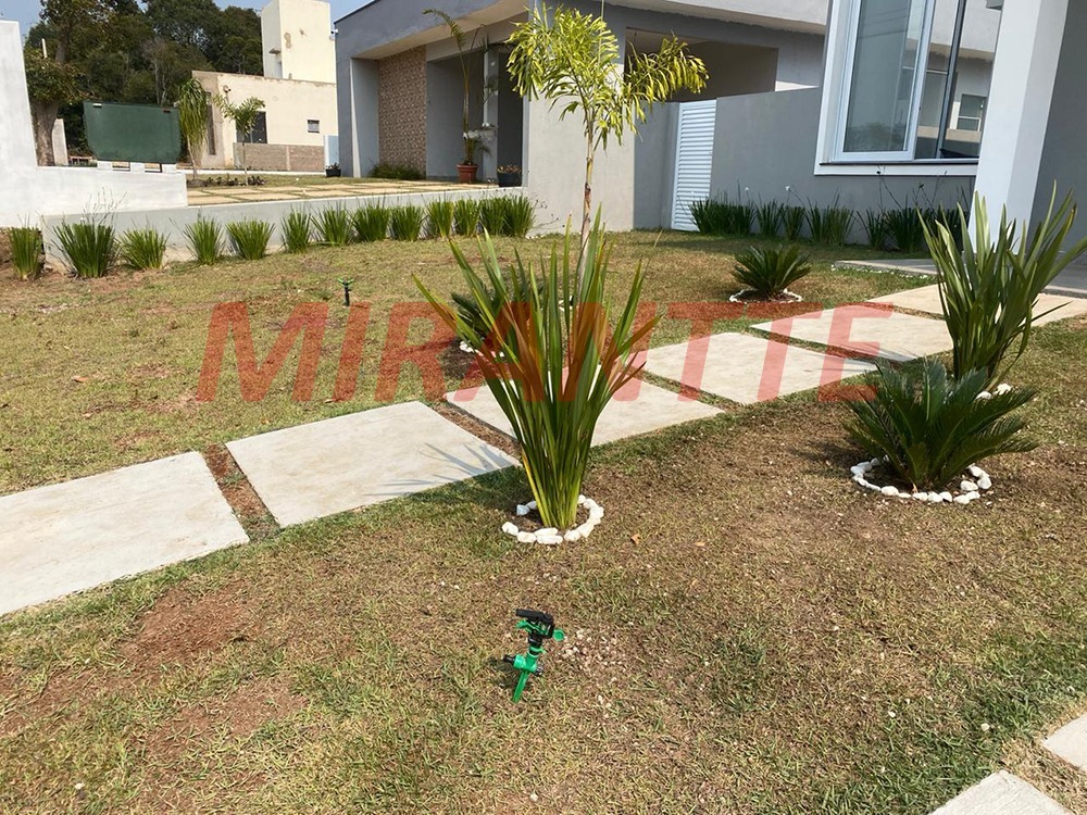 Cond. fechado de 185m² com 2 quartos em Ninho Verde