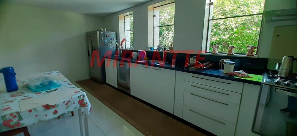 Casa terrea de 475.76m² com 4 quartos em Caraguata