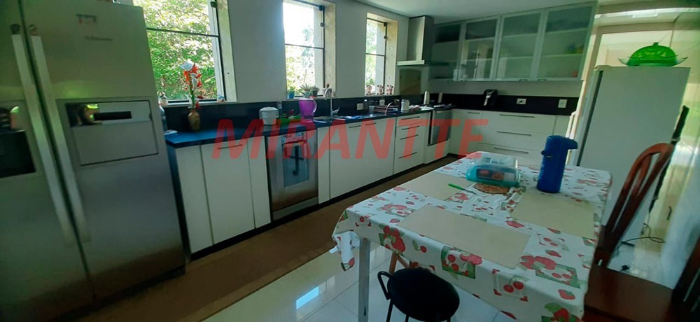 Casa terrea de 475.76m² com 4 quartos em Caraguata