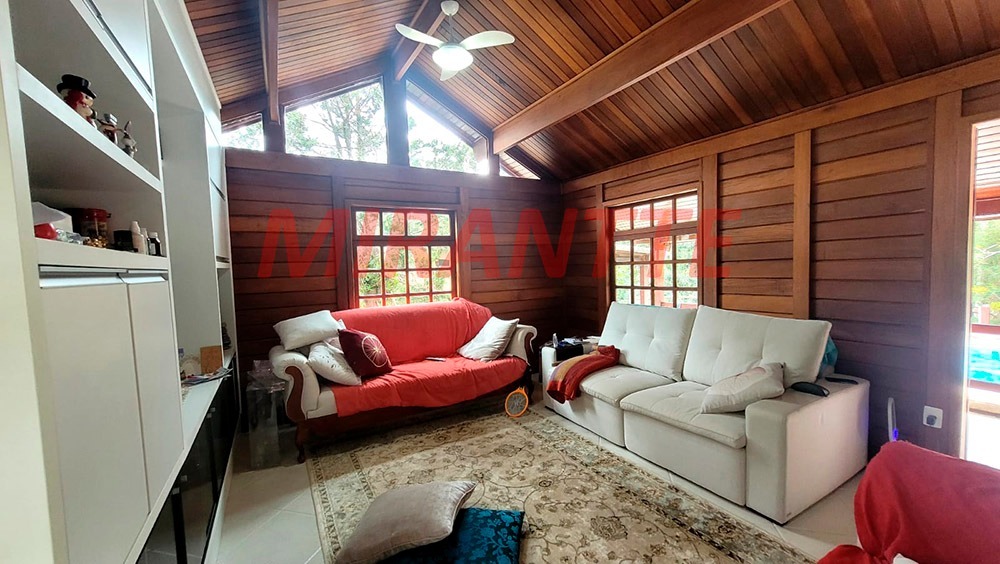 Casa terrea de 202.3m² com 3 quartos em Serra da Cantareira