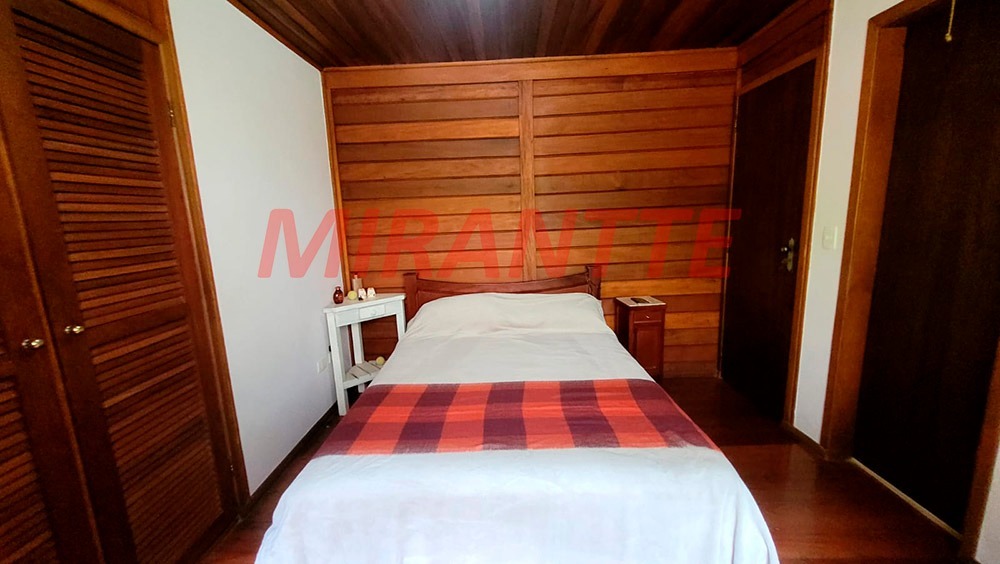 Casa terrea de 202.3m² com 3 quartos em Serra da Cantareira