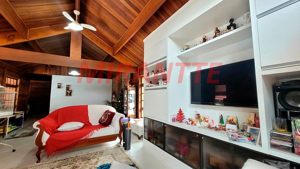 Casa terrea de 202.3m² com 3 quartos em Serra da Cantareira