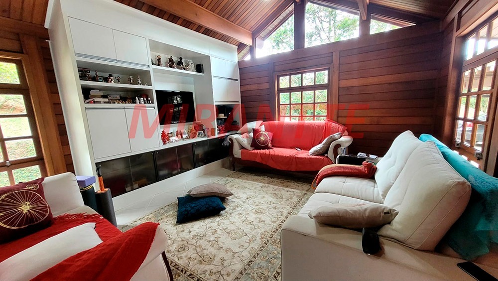 Casa terrea de 202.3m² com 3 quartos em Serra da Cantareira