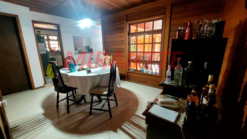 Casa terrea de 202.3m² com 3 quartos em Serra da Cantareira