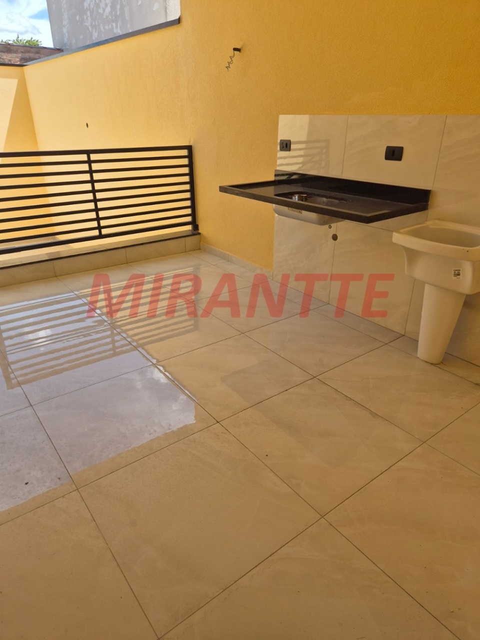 Sobrado de 145.3m² com 3 quartos em Vila Nivi