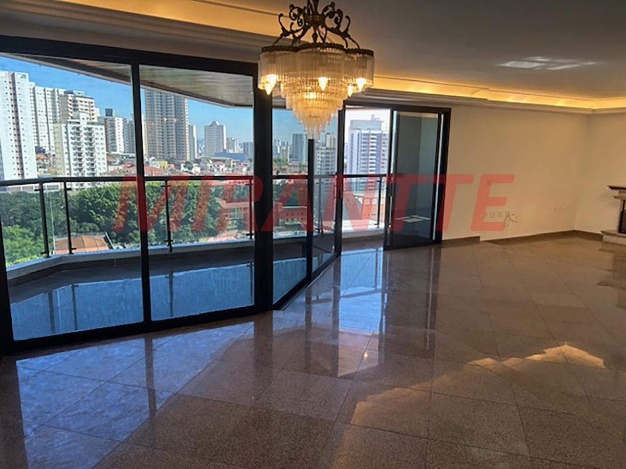 Apartamento de 237m² com 4 quartos em Santana