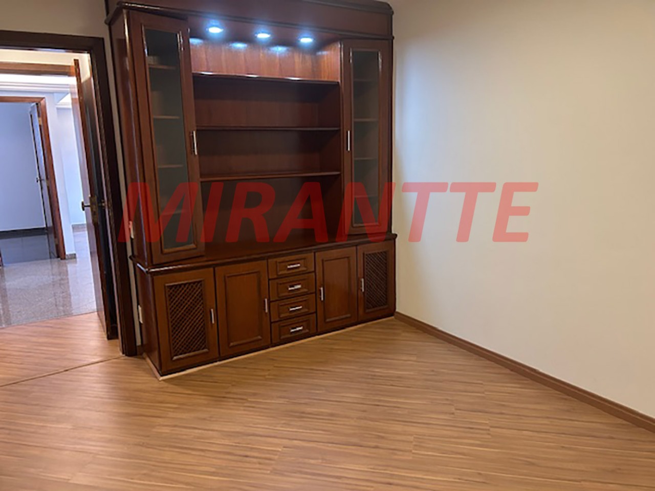 Apartamento de 237m² com 4 quartos em Santana