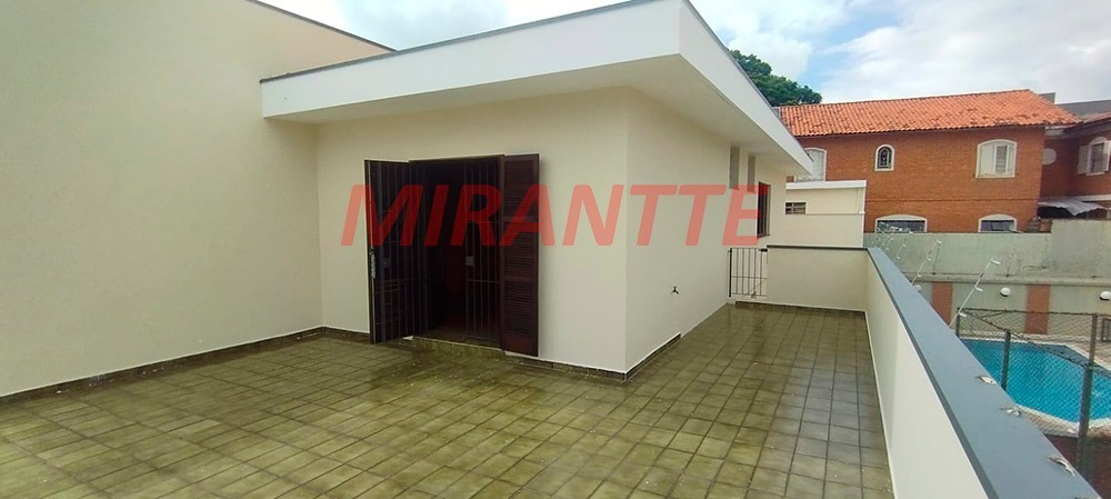 Sobrado de 221m² com 3 quartos em Santana
