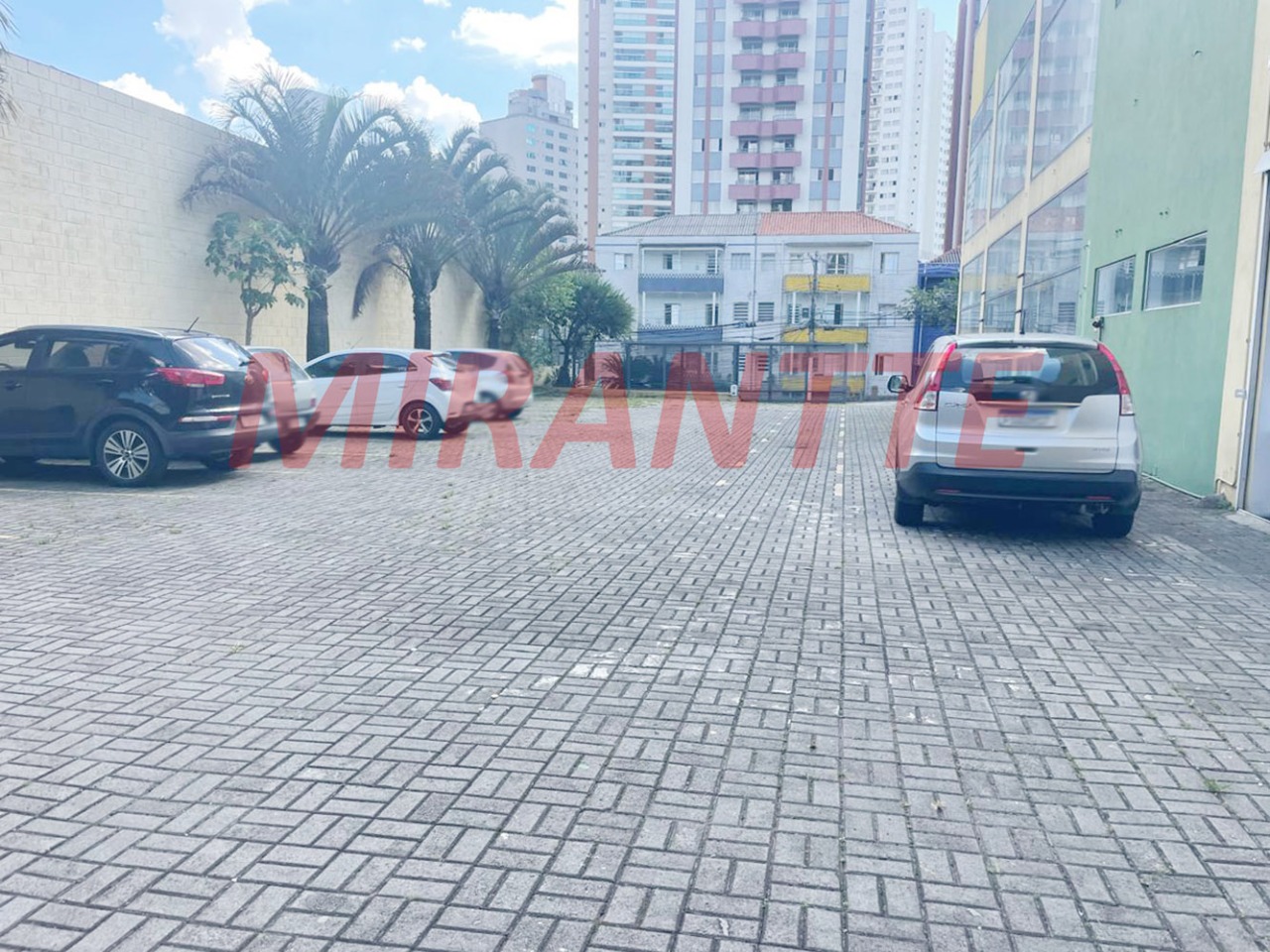 Comercial de 710m² em Santana